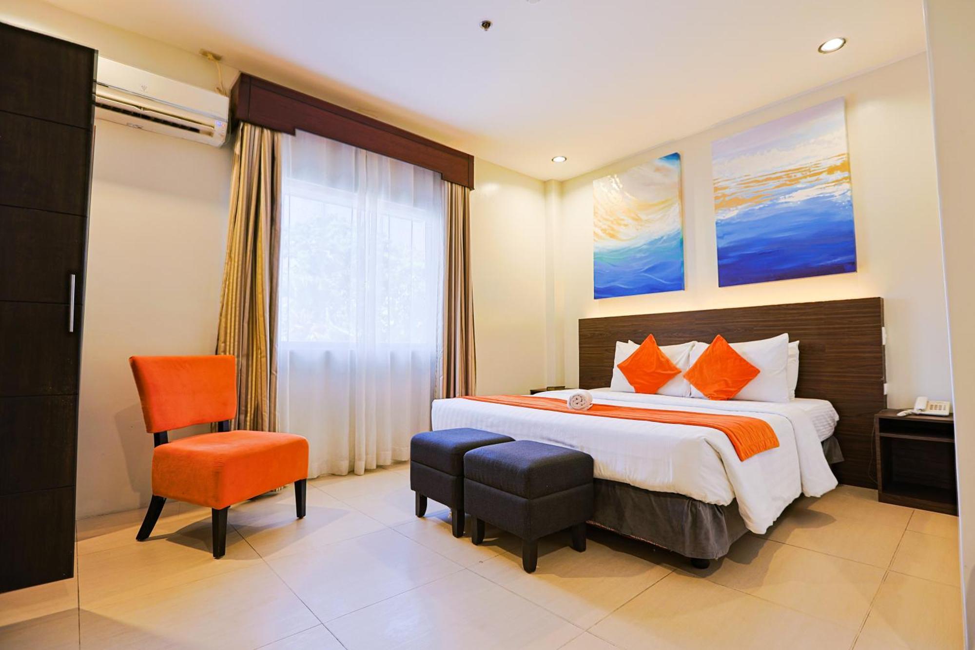 Holiday Suites Puerto Princesa Bagian luar foto