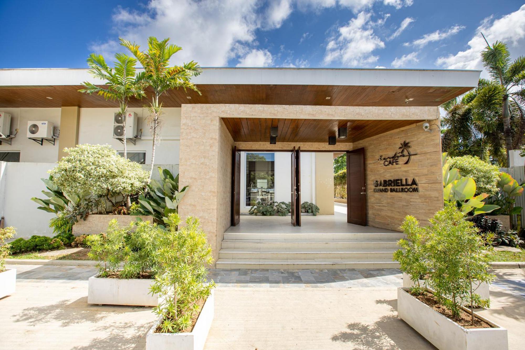Holiday Suites Puerto Princesa Bagian luar foto