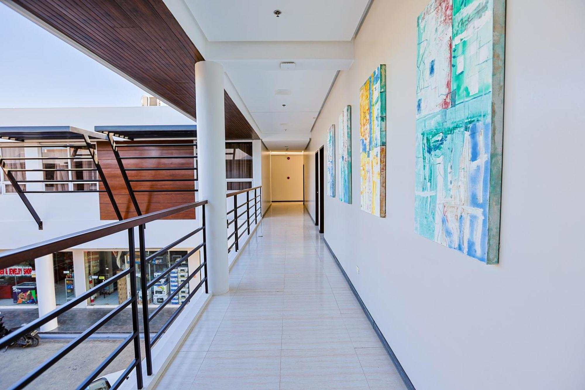 Holiday Suites Puerto Princesa Bagian luar foto