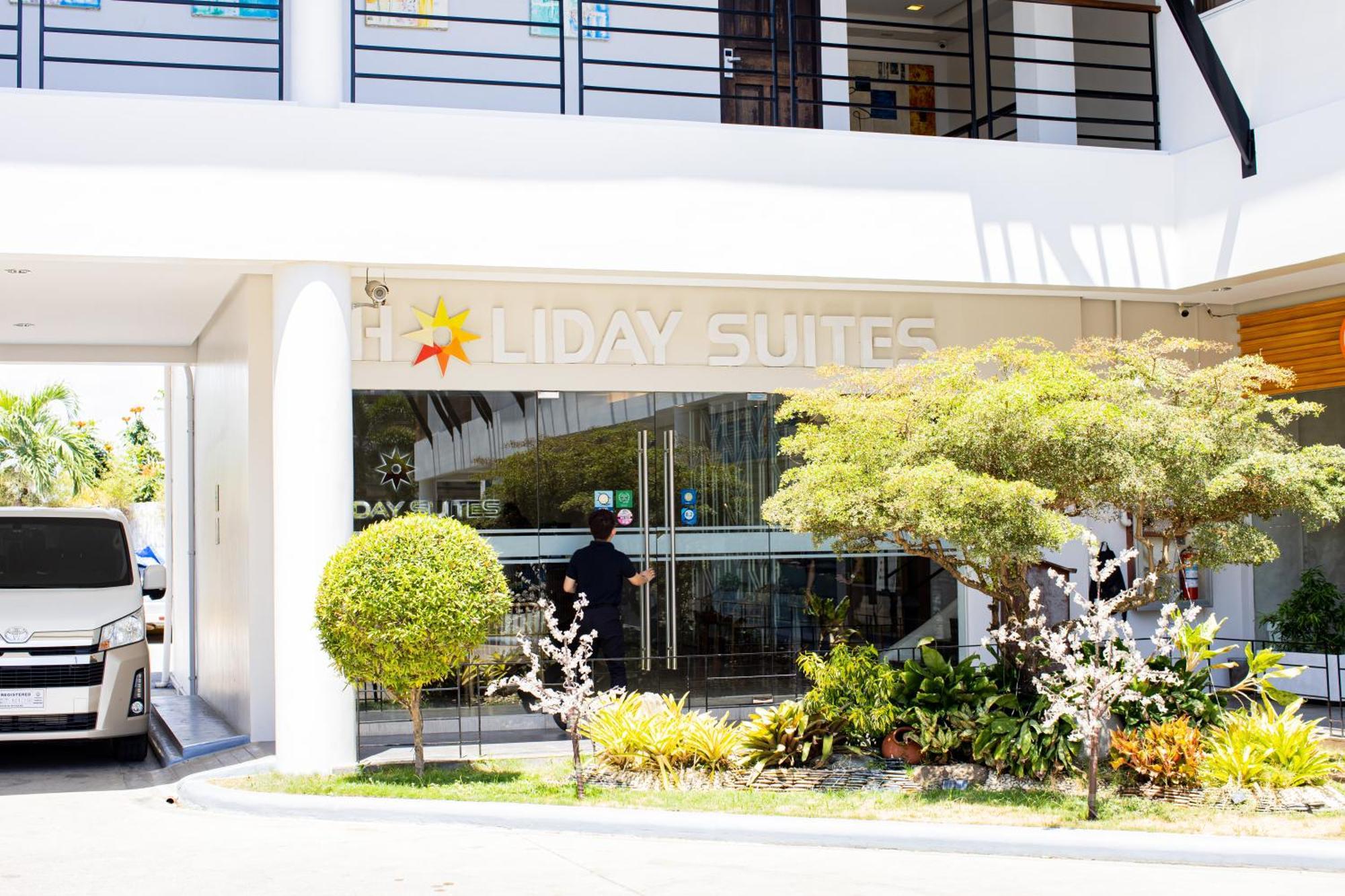 Holiday Suites Puerto Princesa Bagian luar foto