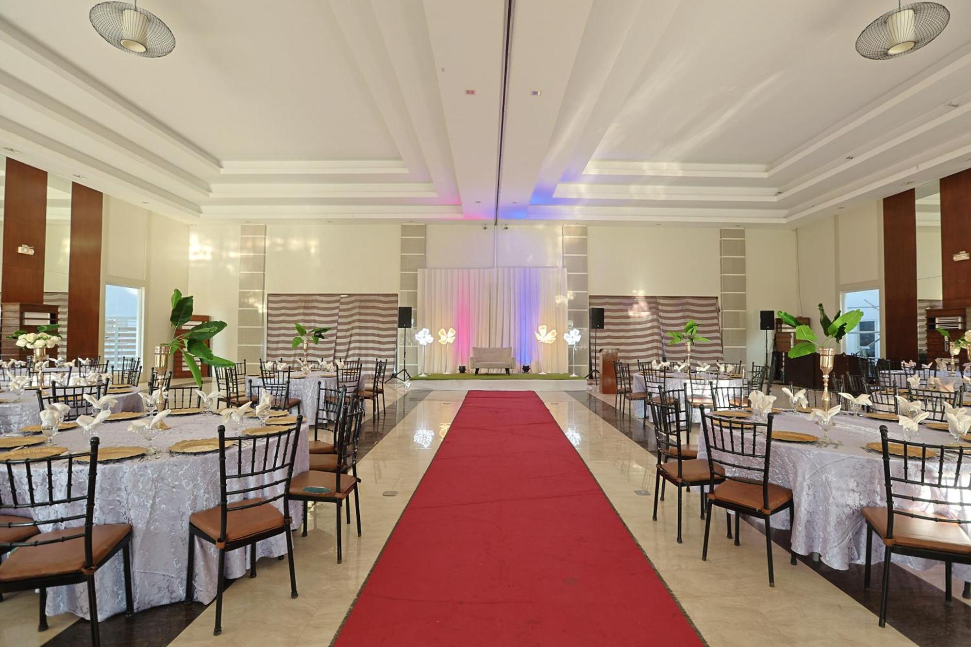 Holiday Suites Puerto Princesa Bagian luar foto