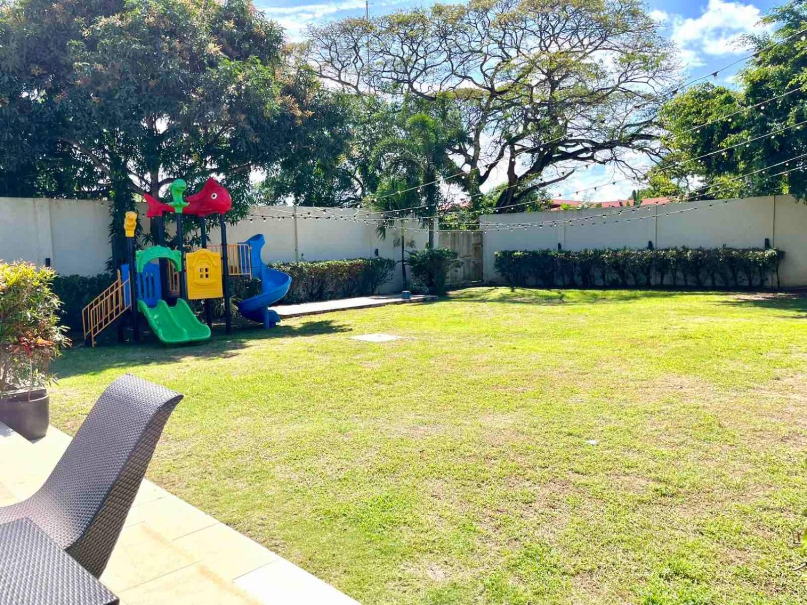 Holiday Suites Puerto Princesa Bagian luar foto