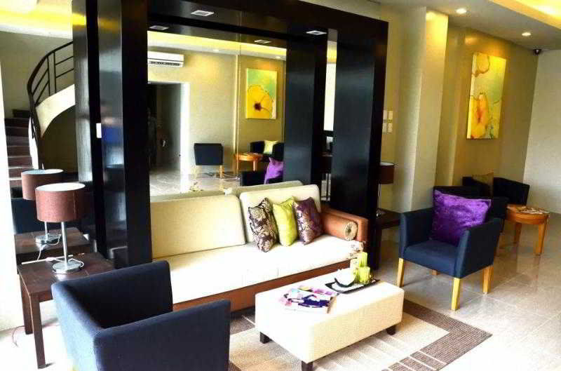 Holiday Suites Puerto Princesa Bagian luar foto