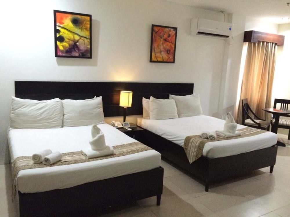 Holiday Suites Puerto Princesa Bagian luar foto