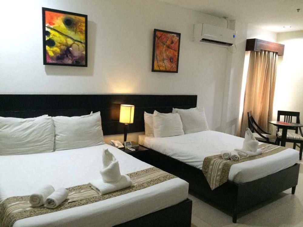 Holiday Suites Puerto Princesa Bagian luar foto