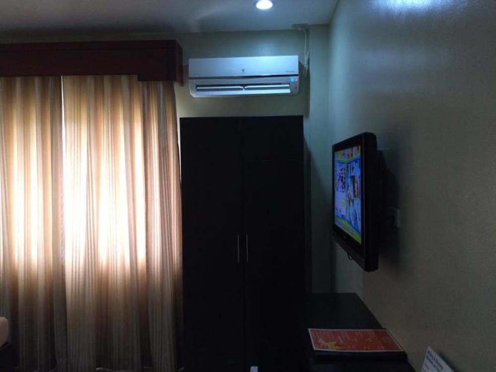 Holiday Suites Puerto Princesa Bagian luar foto