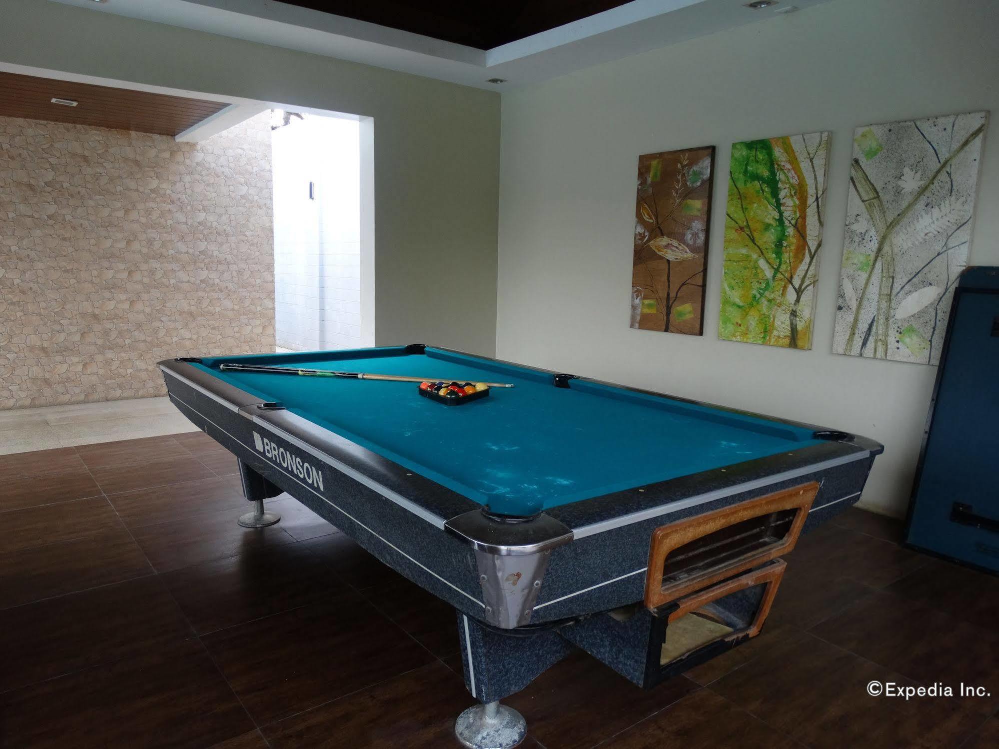 Holiday Suites Puerto Princesa Bagian luar foto