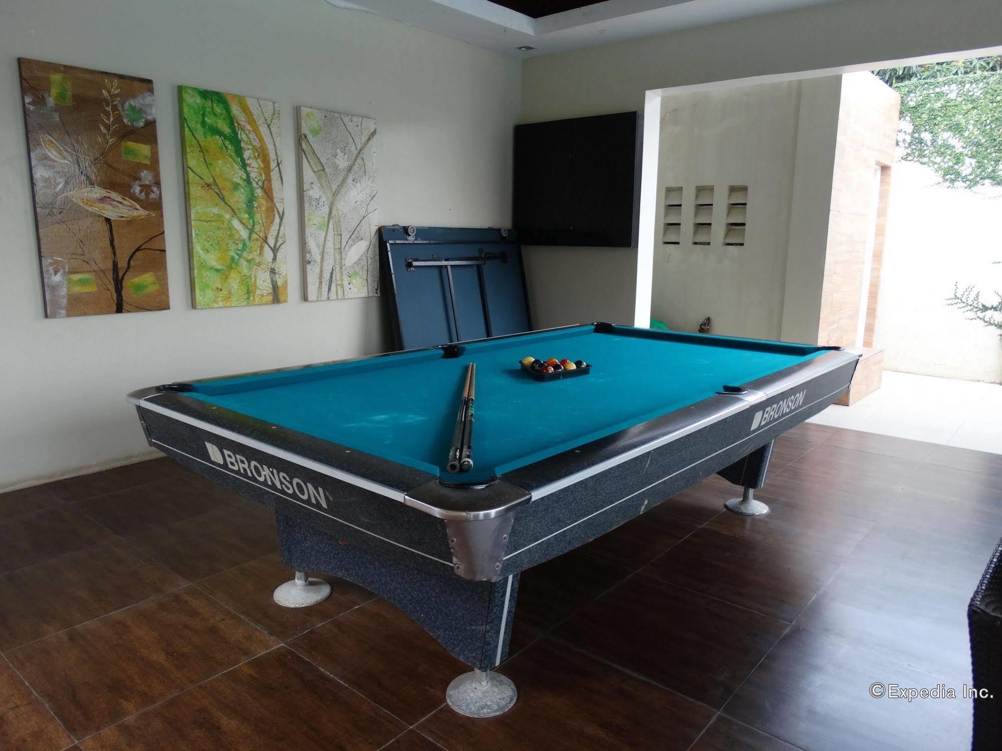 Holiday Suites Puerto Princesa Bagian luar foto