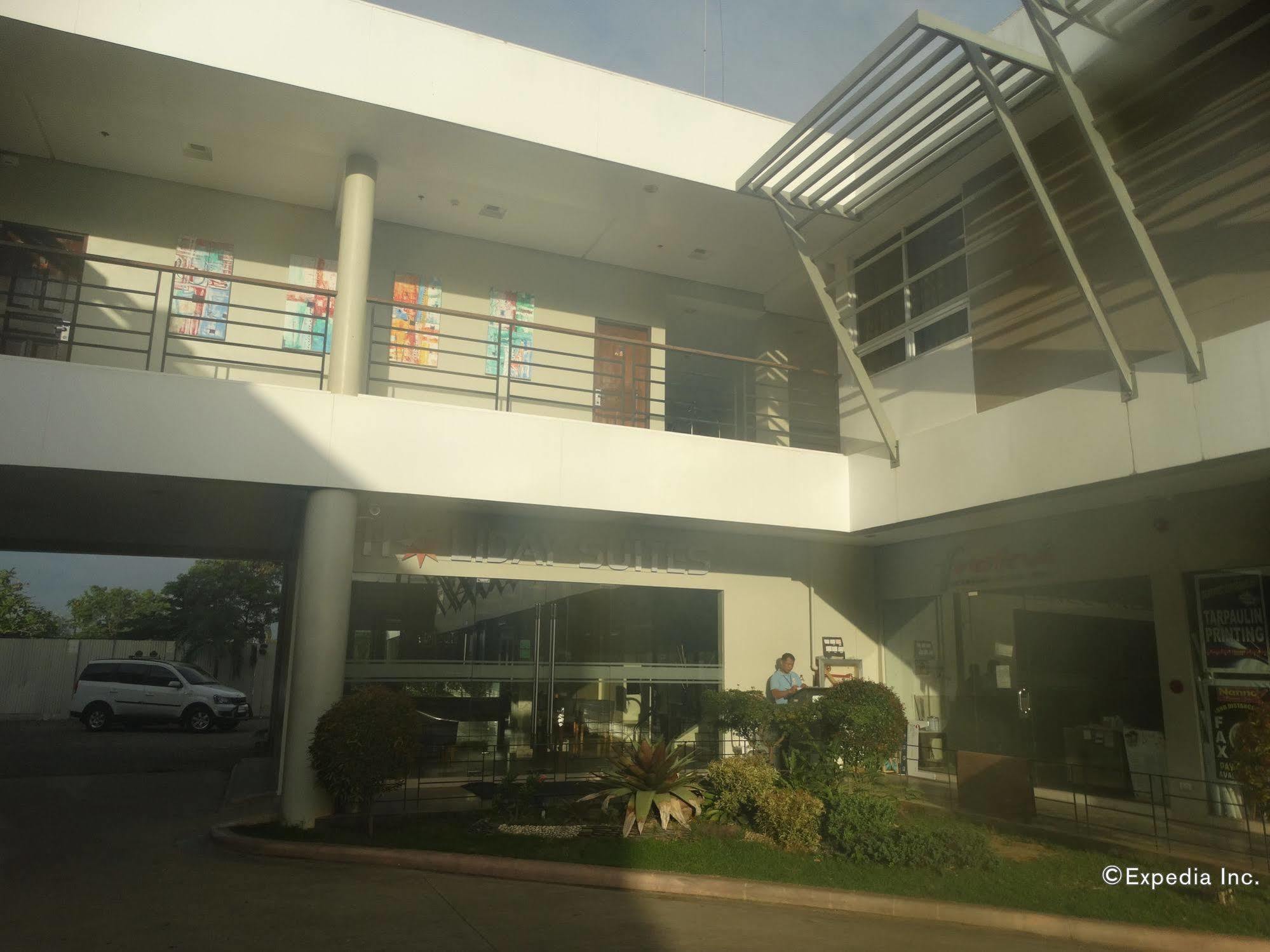 Holiday Suites Puerto Princesa Bagian luar foto